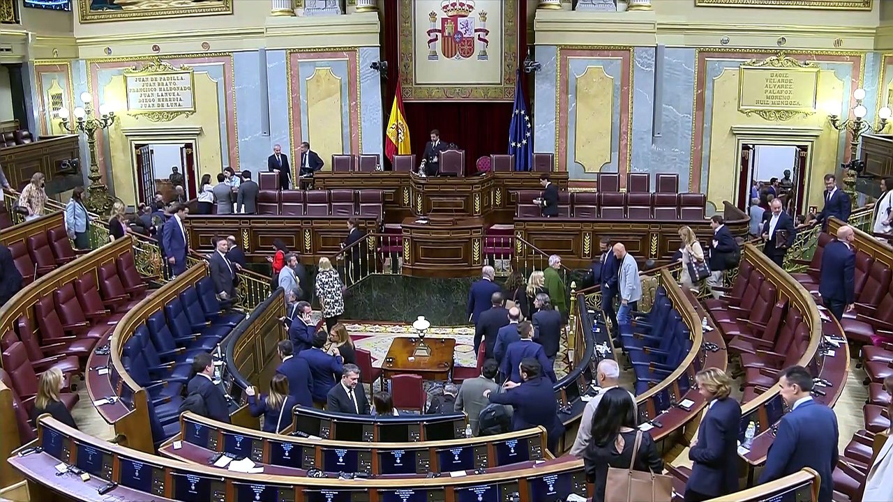 Feijóo asegura que la investidura es una muestra de victoria mientras que PSOE y Sumar la critican