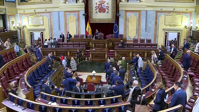 Feijóo asegura que la investidura es una muestra de victoria mientras que PSOE y Sumar la critican