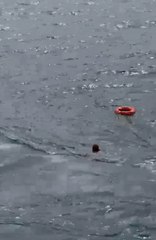 Kadıköy-Eminönü seferinde denize düşen kişi kurtarıldı