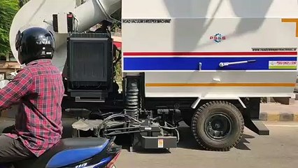 अलवर में सड़कों की सफाई के लिए आई नई मशीन,देखे वीडियो