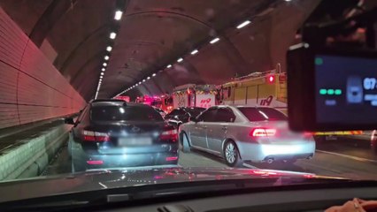 버스 매연에 화재 오인신고...귀성길 고속도로 1시간 통제 / YTN