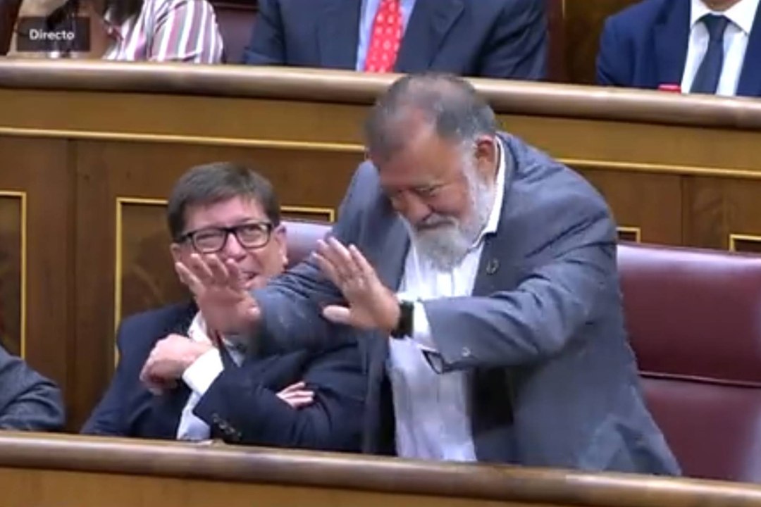 El PSOE tiene su propio ‘Alberto Casero’: Un diputado socialista que vota a favor de Feijóo