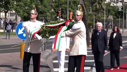 Napoli, Mattarella omaggia il monumento allo Scugnizzo