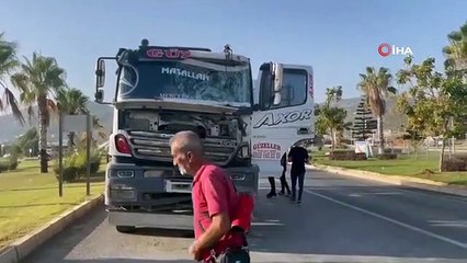 Kontrolden çıkan beton mikseri, önüne geleni yıkıp geçti