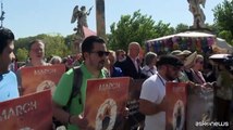 Protesta davanti al Vaticano contro gli abusi sessuali nella Chiesa