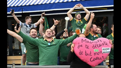 VIDEO: Pourquoi un manifestant anti-Macron était-il au milieu de fans sud-africains ?