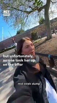 Vuole offrire la spesa, nessuno accetta e lei piange