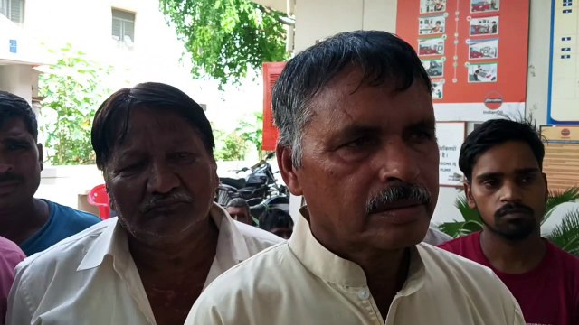 पानी की समस्या, बस्ती के लोग पहुंचे शहर विधायक के निवास, देखें वीडियो...