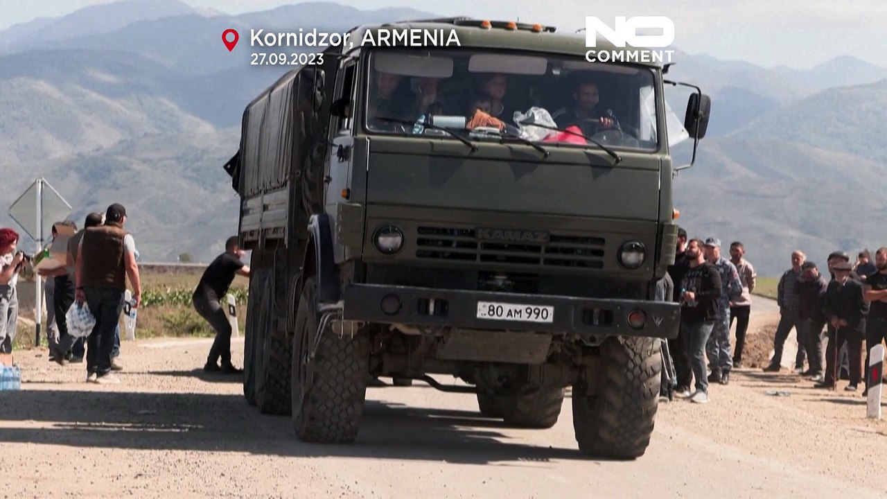 Armenier fürchten um ihr Leben: Massenflucht aus Berg-Karabach