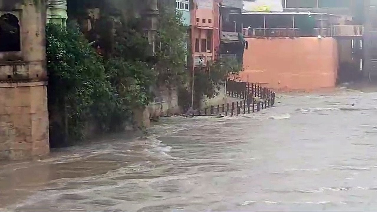 ओंकारेश्वर : नर्मदा में 16, 17 और 18 को आई बाढ़ के दौरान देखिए वीडियो