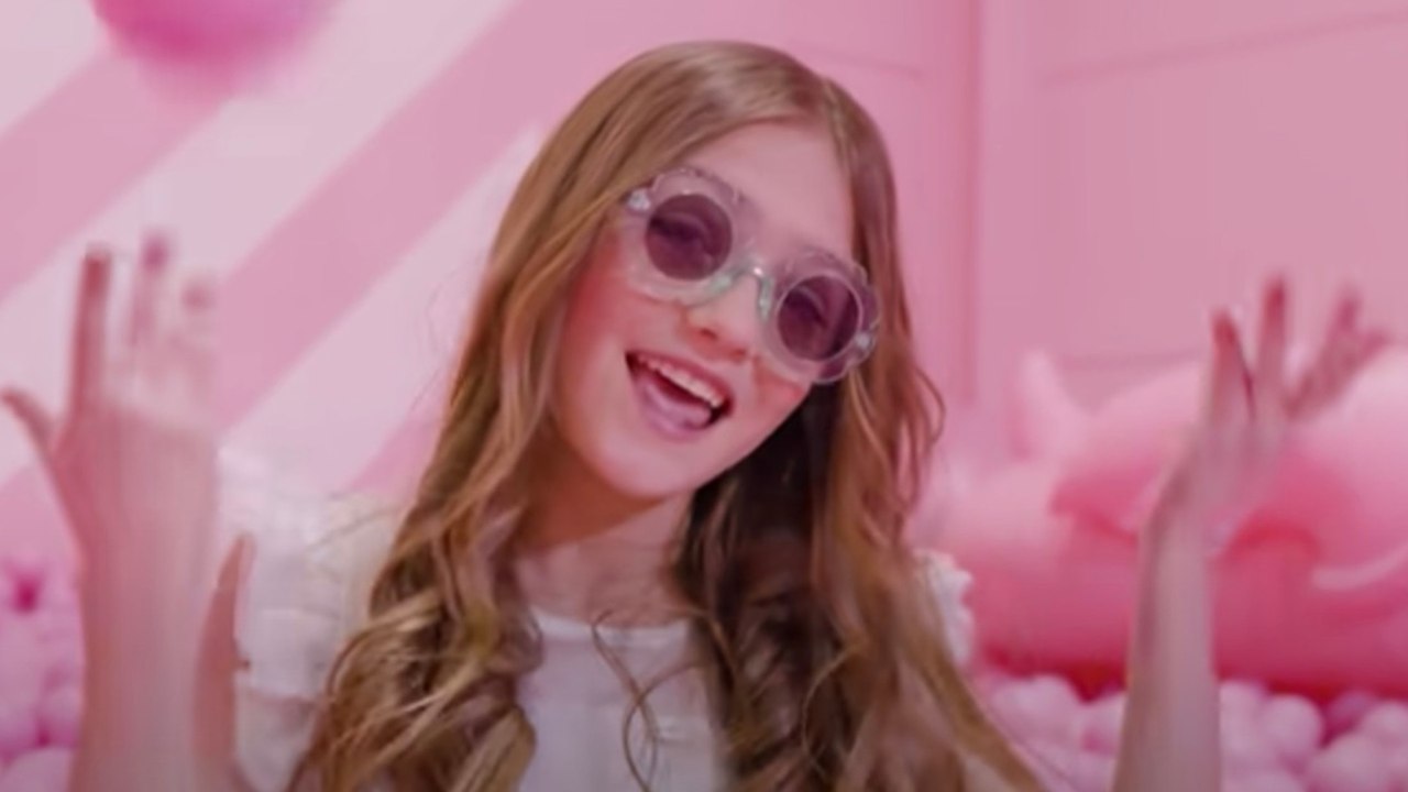 Voici - Eurovision Junior : qui est Zoé Clauzur...