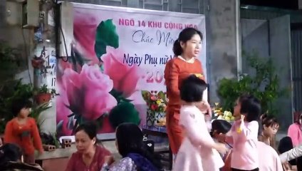 Ngõ xóm tổ chức liên hoan chào mừng ngày phụ nữ VN 20102020