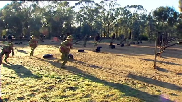 Hundreds of soldiers to be moved to Townsville in Defence shake up