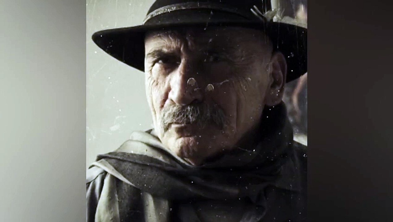 Tuncel Kurtiz vefatının 10. yılında anıldı! Ezel dizisinin setinde oyun havası oynadığı görüntü ortaya çıktı