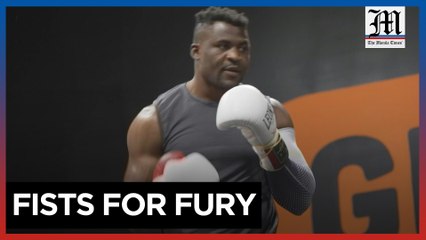 Скачать видео: Mike Tyson trains MMA star Ngannou ahead of fight with Fury