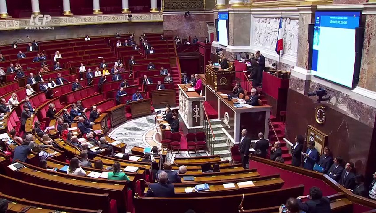 La Première Ministre Elisabeth Borne  a annoncé, hier soir devant l'Assemblée Nationale, activer une nouvelle fois le 49-3 - L'opposition dépose une mention de censure