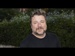 VIDEO: "J'ai été victime d'une agression" : Bruno Guillon réapparaît après son violent home-jacking,