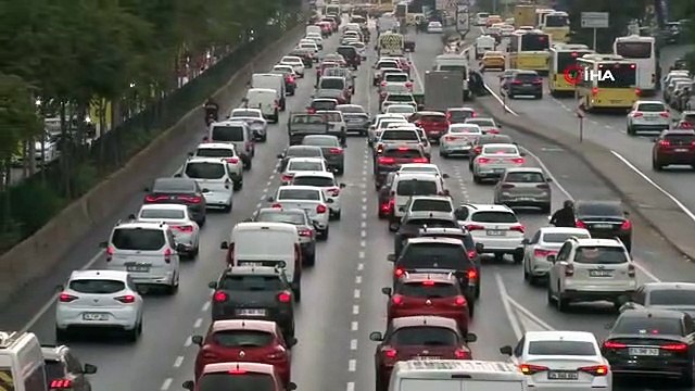İstanbul'da Yağmur Sonrası Trafik Yoğunluğu Oluştu