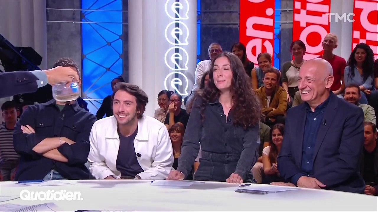 Yann Barthès se joue de la peur autour des punaises de lit dans "Quotidien", TMC