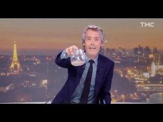 VIDEO: VIDÉO Punaises de lit : Yann Barthès suscite la peur en direct après une grande maladresse, "