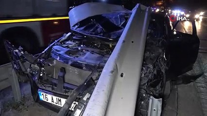 Refüje çarptı, aracını bırakıp kaçtı