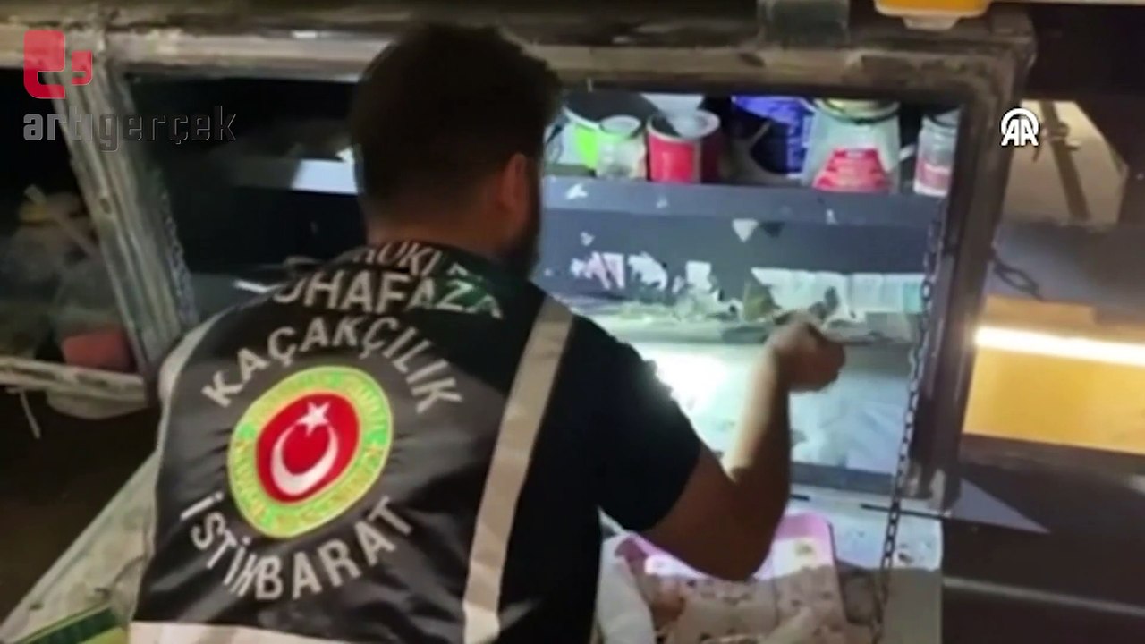 Piknik tüpü içinden kaçak cep telefonu çıktı