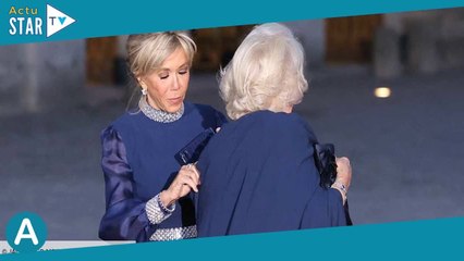 Charles III et Camilla à Versailles  Brigitte Macron vole au secours de la reine gênée par le vent