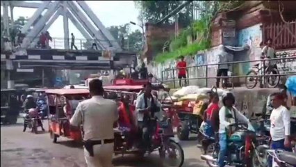 लखीसराय: किउल नदी में डूबने से एक बच्चे की दर्दनाक मौत, परिजनों ने किया सड़क जाम