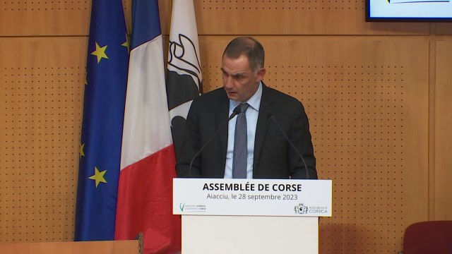 Emmanuel Macron appelle à un front du refus face à la criminalité organisée en Corse