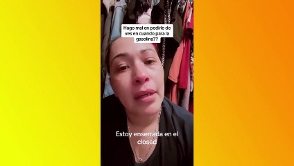 Madre le pide a su hijo dinero para la gasolina; se lo niega y rompe en llanto