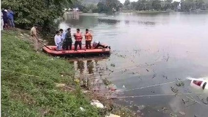 देवास: मीठा तालाब में सर्चिंग के दौरान मिली कार, भिजवाया थाने