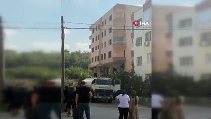 Deprem bölgesinde meraklı vatandaşlar ölümden döndü