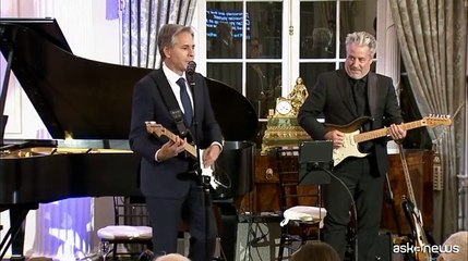 Blinken canta il blues per lanciare l'iniziativa "musica e diplomazia"