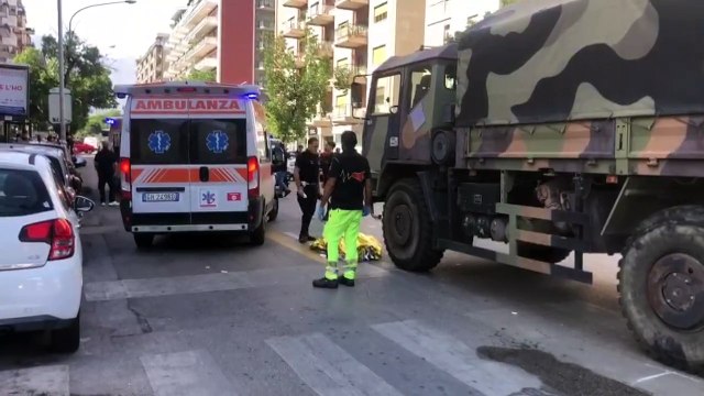 Investita da un camion dell'Esercito, donna muore a Palermo