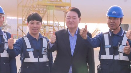 尹 "수출 역군 덕분에 나라경제 돌아가"...인천공항 화물터미널 방문 / YTN