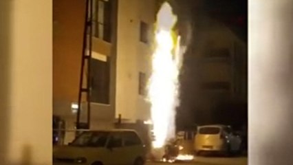 Beylikdüzü'nde doğalgaz kutusu alev aldı, mucizevi şekilde kayıpsız atlatılan olay anları kamerada