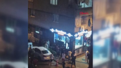 Sultangazi'de berber dükkanında kavga