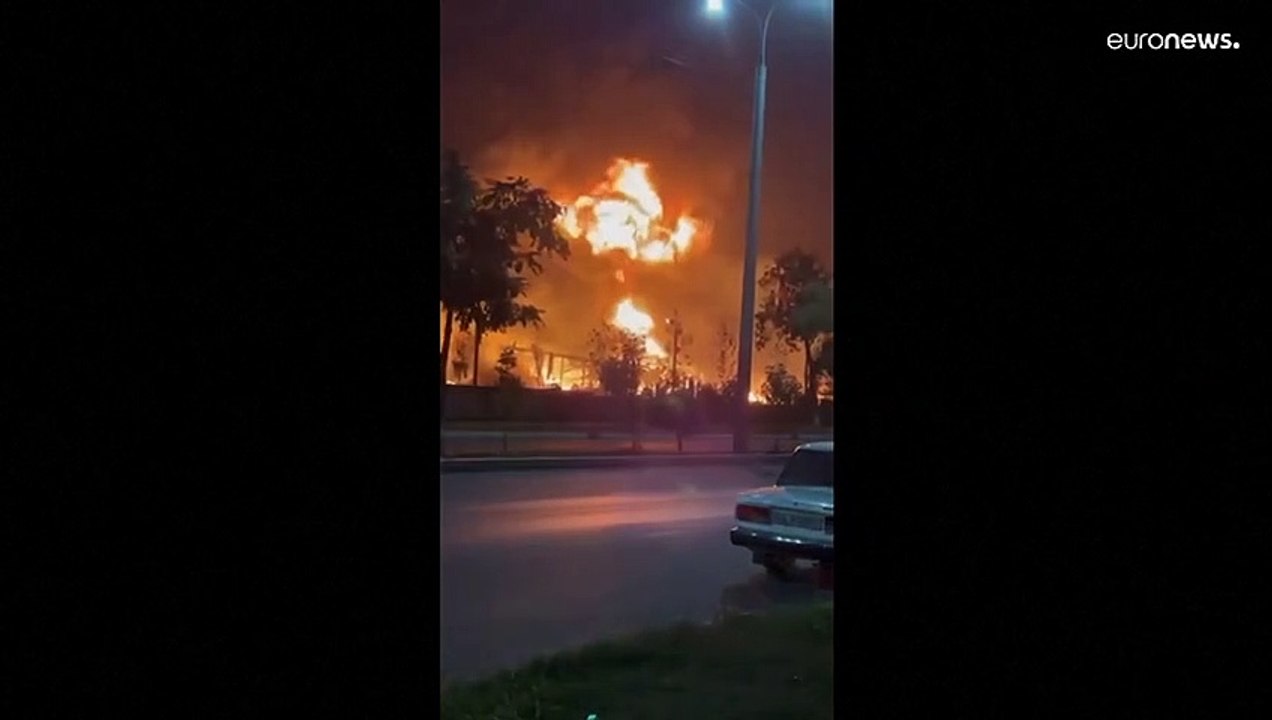 قتيل وأكثر من 160 جريحاً في انفجار قوي قرب مطار...