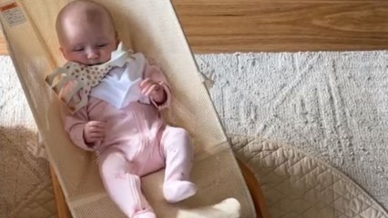 Floofy cat tries to outsmart owner to play with sister's tiny feet