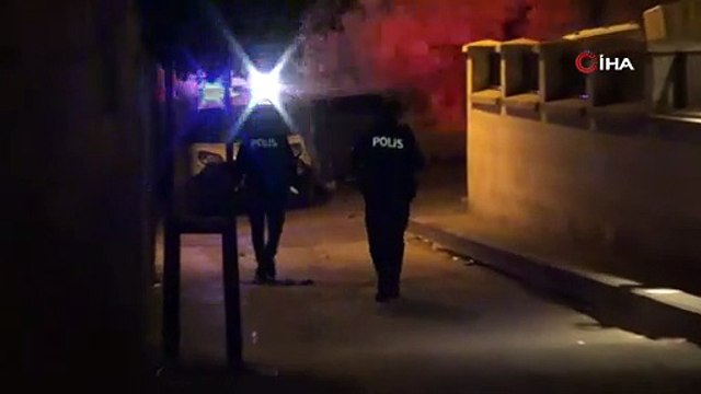 Aile içi cinnet: Eşini öldürdü, çocuklarını ve komşusunu yaralayıp intihar etti!