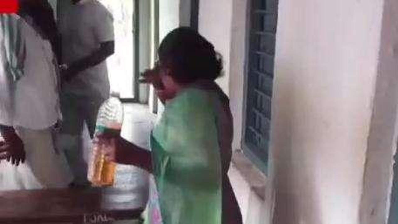 నంద్యాల జిల్లా: ఒంటిపై పెట్రోల్ పోసుకొని మహిళ ఆత్మహత్యాయత్నం