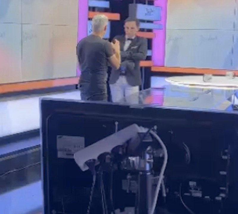 Exclu Public : dérapage sur le plateau de Jordan de Luxe, l’animateur blessé par le boxeur Farid Khider !