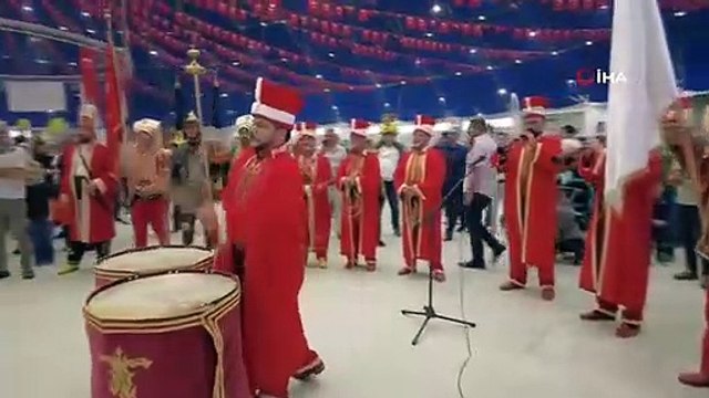 Les passionnés de voitures classiques se sont rencontrés à Isparta