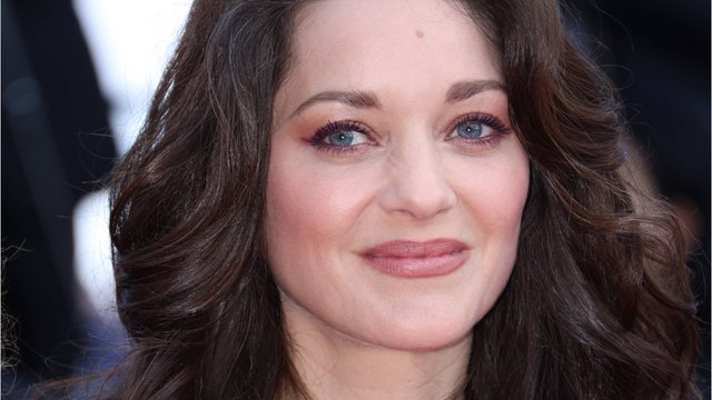 VOICI : Marion Cotillard a fêté ses 48 ans sur une péniche, découvrez les célèbres invités