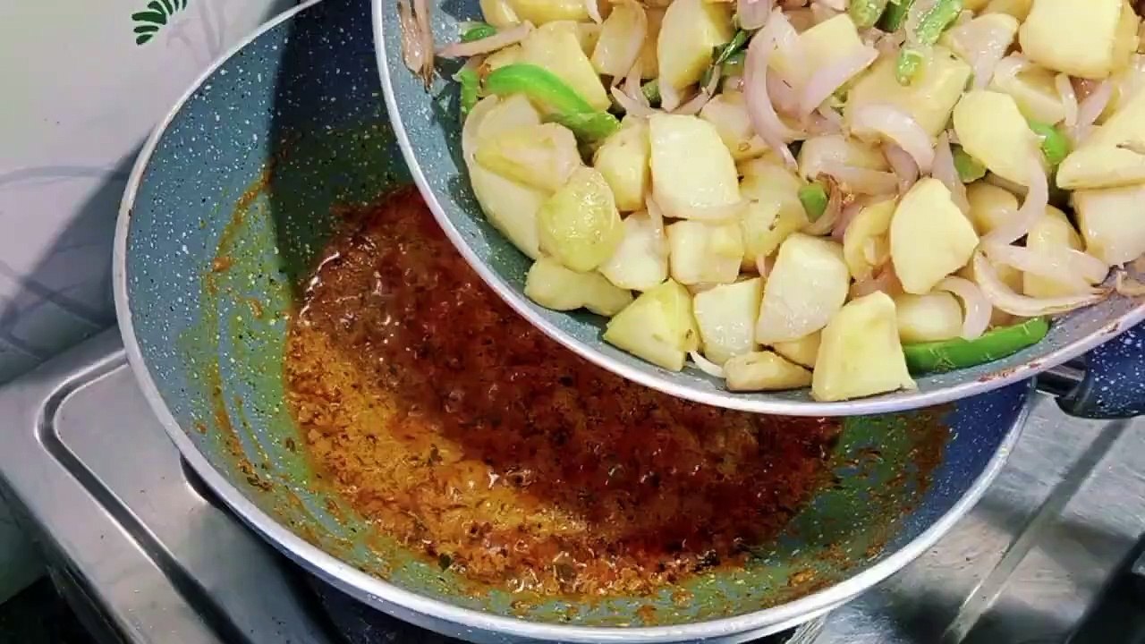 चटपटे आलू भुना मसाला साथ मे गरमा गरम मसाला पूरी सुबह का मजेदार नाश्ता breakfast and lunch recipe Kid