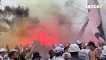 Torcida do Santos faz muita festa no entorno da Vila Belmiro