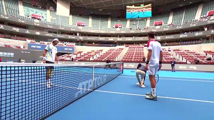 Tomás Etcheverry venció a Harris y se metió en octavos de final