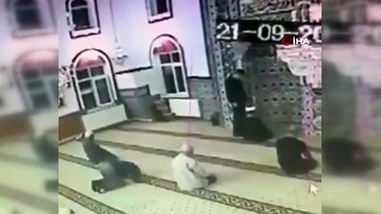 Déclaration concernant la personne qui est entrée dans la mosquée d'Isparta avec des chaussures