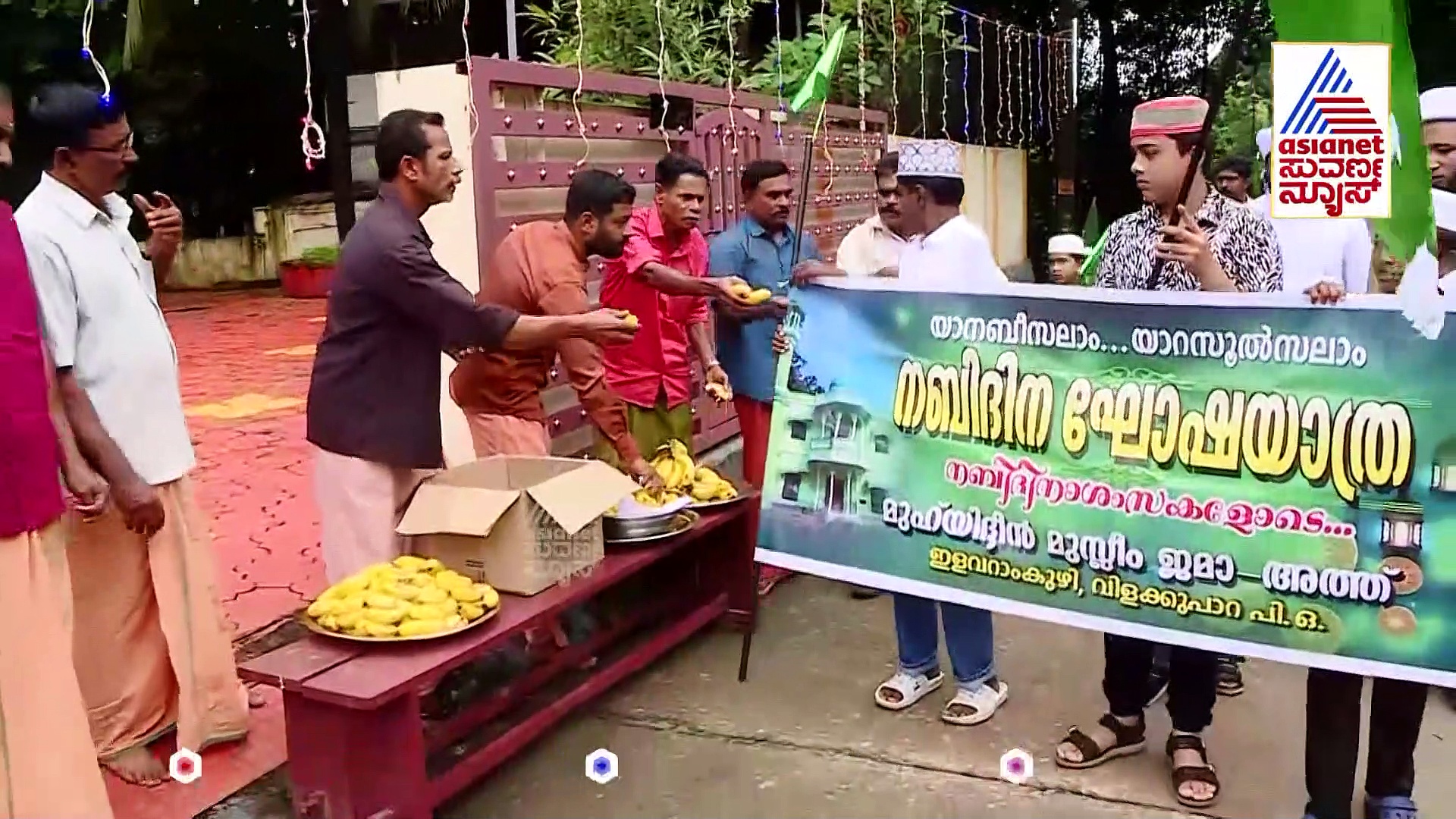 ಮಂದಿರ-ಮಸೀದಿಗೆ ಒಂದೇ ಪ್ರವೇಶ ದ್ವಾರ, ಮುಸ್ಲಿಮರ ರ‍್ಯಾಲಿಗೆ ಸಿಹಿ ಹಂಚಿದ ದೇವಸ್ಥಾನ ಸಮಿತಿ!