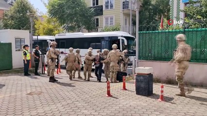 Terkinler çetesi üyeleri adliye önündeki gazetecilere ayakkabı fırlattı: Çok güzel reklam yaptınız bizi